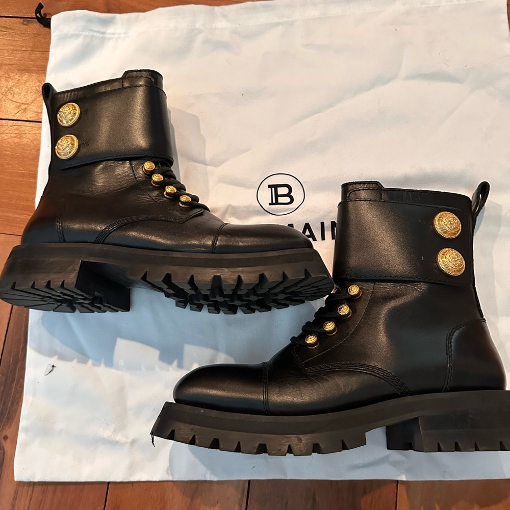 Original Balmain boots. Size 39, worn only twice.
